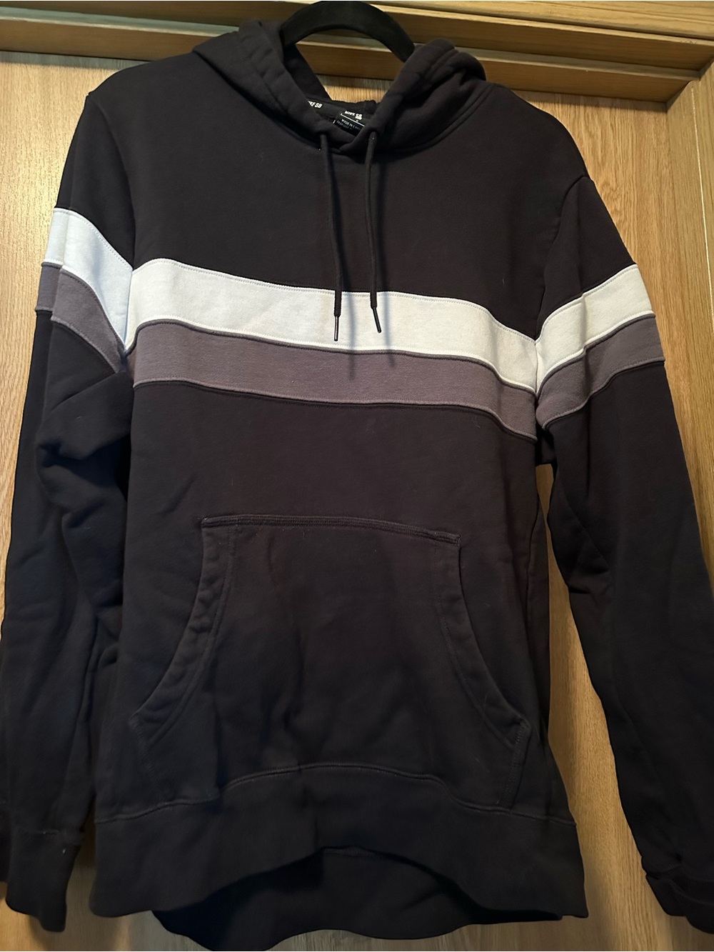 Men's Nike SB Hooded Sweatshirt with Contrast Stripes - Black